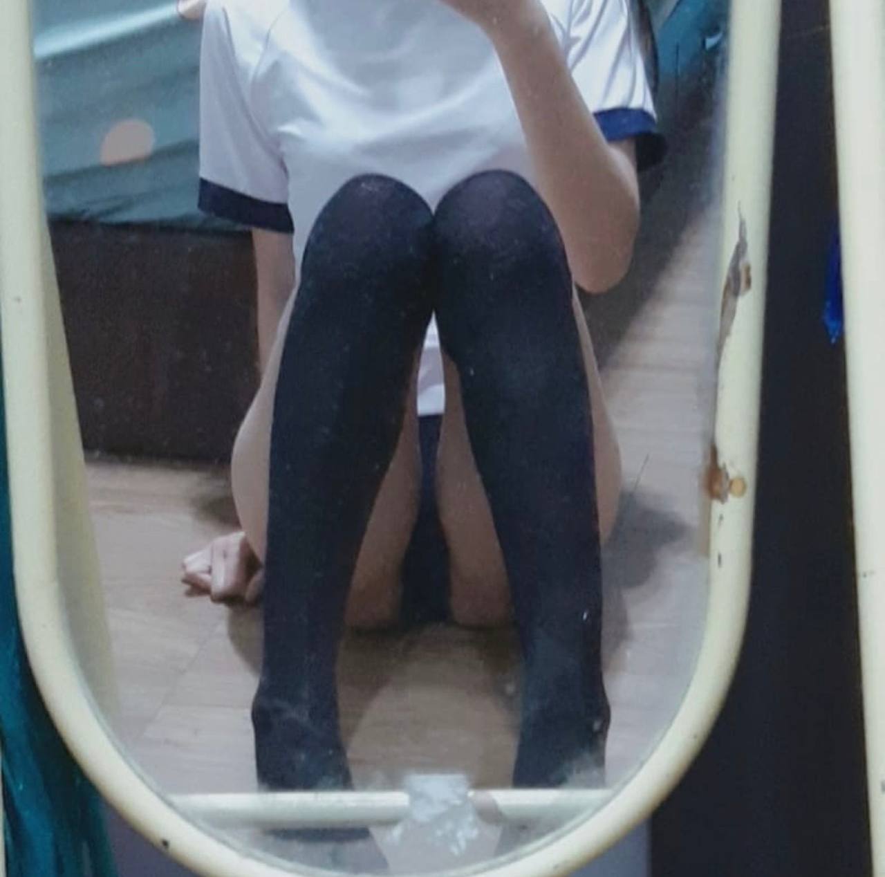 Cô vợ trẻ mê mẩn con cu của anh thợ massage