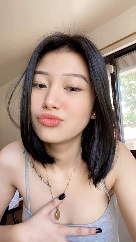 Em nữ sinh gạ địt người lạ trên tàu điện