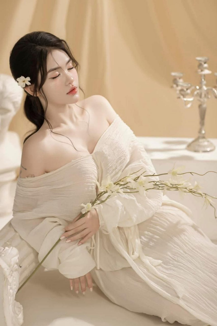 Khuôn mặt dâm dục của đứa người tình làm tôi sướng